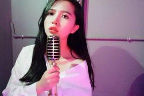 国产大秀女主播,闪耀舞台，绽放魅力